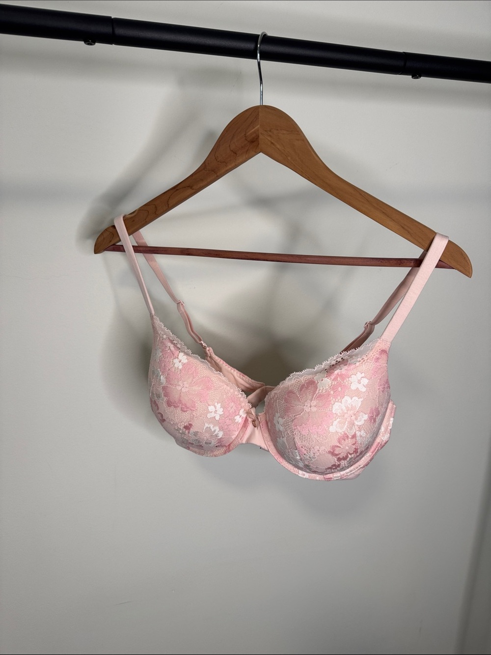 Victoria's Secret Pink Floral Lace Underwire Bra